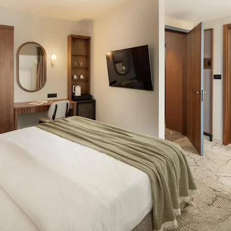Armerun Hotel 4*